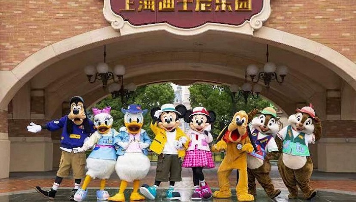 上海迪士尼乐园今日恢复运营，门票发售和年卡预约重新启动